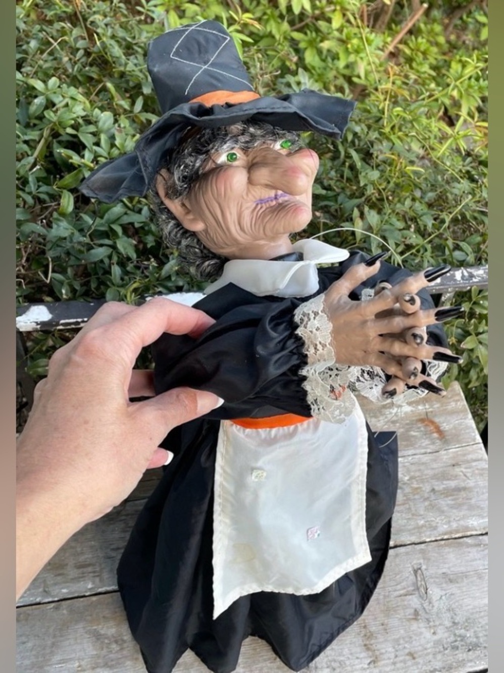 Vintage Halloween Witch decor - Picture 4 of 4
